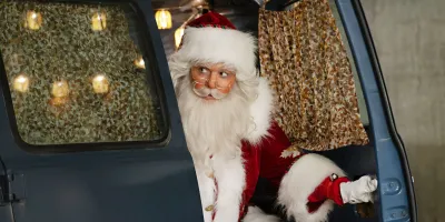 My Secret Santa: comedia Netflix care copiază Mrs. Doubtfire