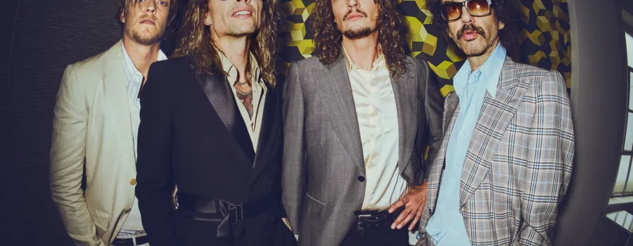 The Darkness transformă clasicul de Crăciun într-o versiune shoegaze