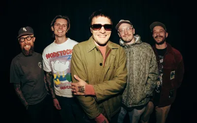 Neck Deep lansează un joc video retro pentru aniversarea piesei 'December'