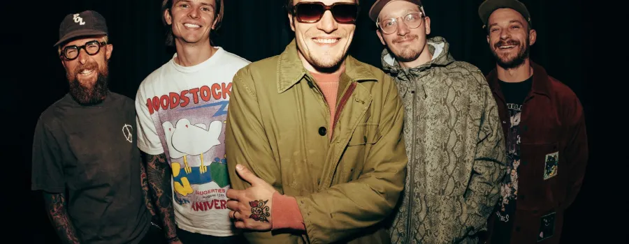 Neck Deep lansează un joc video retro pentru aniversarea piesei 'December'