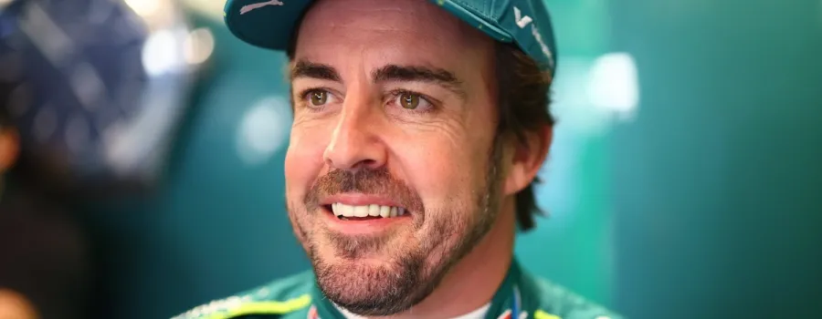 Fernando Alonso a primit un baston la schimbul de cadouri din F1