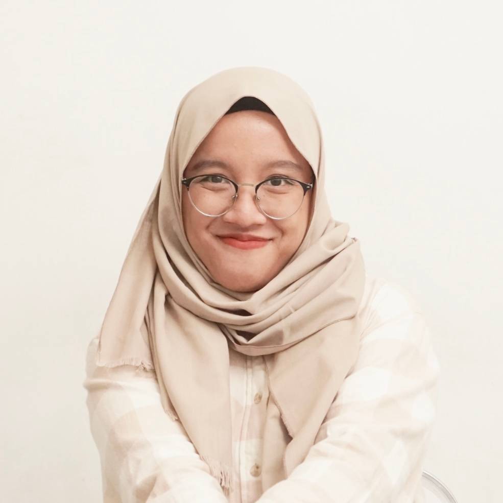 John Lennon în timpul unei sesiuni de înregistrări