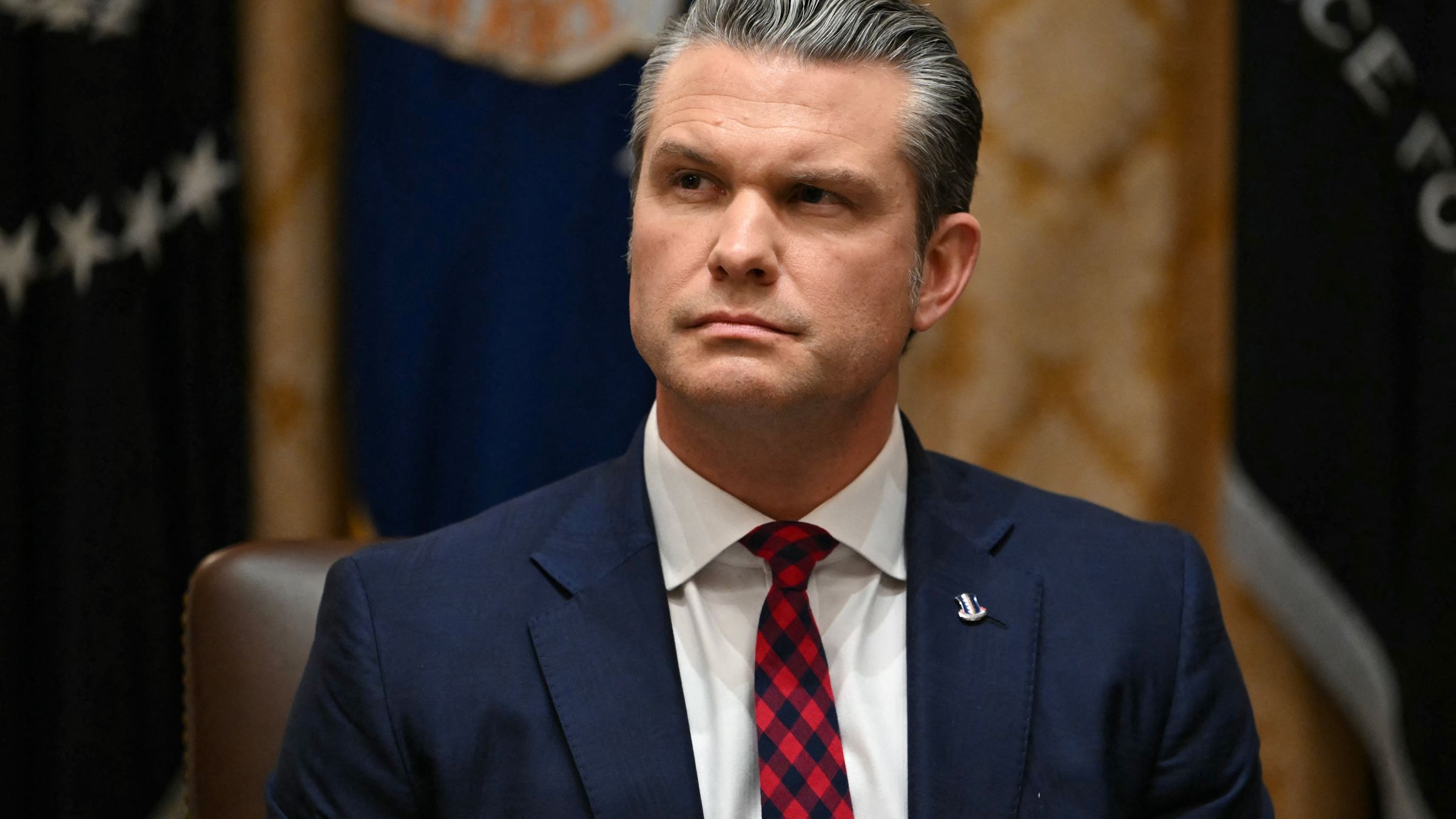 Secretarul Apărării Pete Hegseth în timpul unei declarații