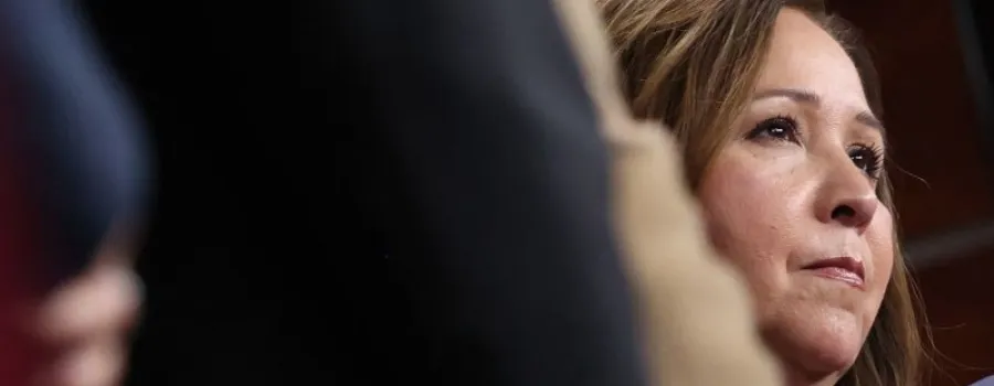 Congreswoman democrată spune că a fost atacată cu spray în raid ICE