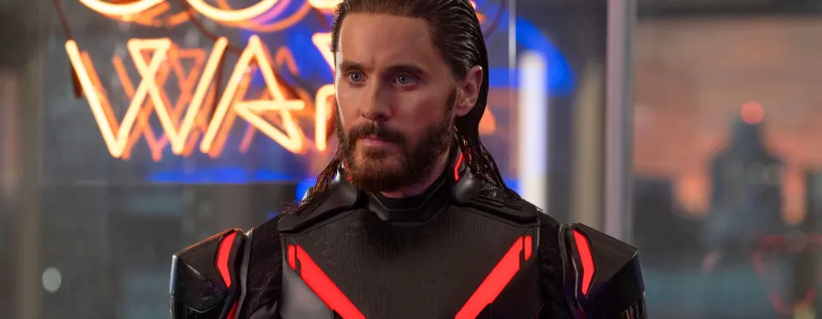 Filmul SF cu Jared Leto, eșec la box office, se răscumpără pe streaming