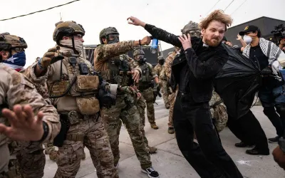 Agenți federali americani folosesc forța împotriva manifestanților pașnici