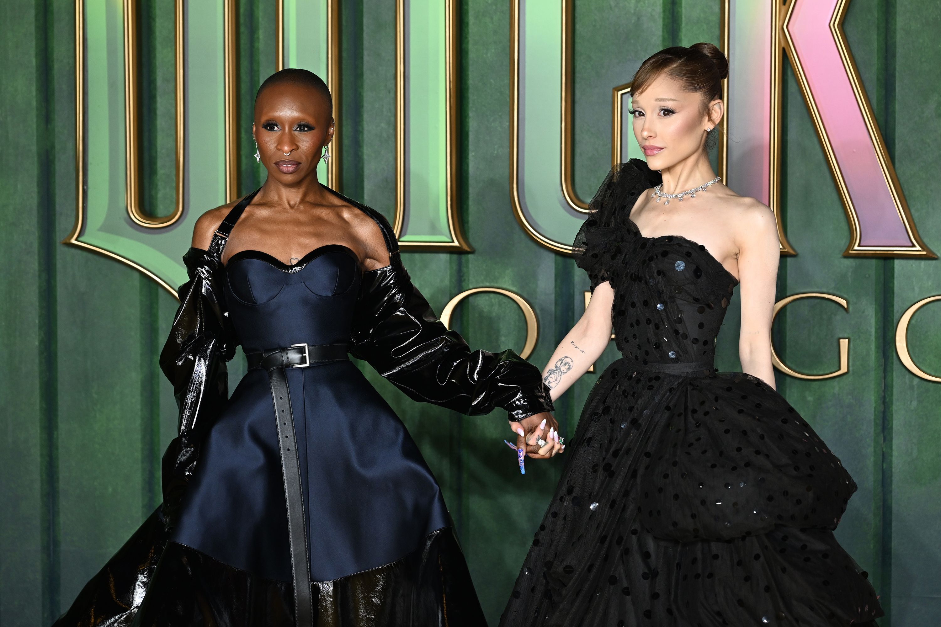 Ariana Grande și Cynthia Erivo în Wicked