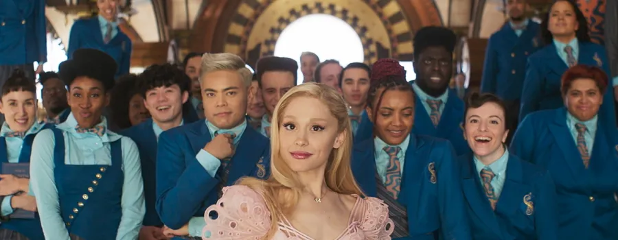 Ariana Grande le reamintește fanilor să nu comenteze asupra aspectului fizic